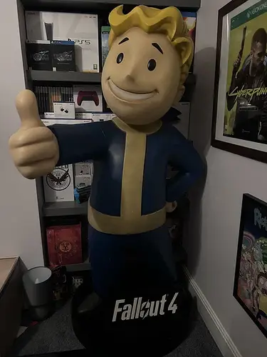 Fallout-6ft-Official-Advertising-Merchandise-Vault-Boy