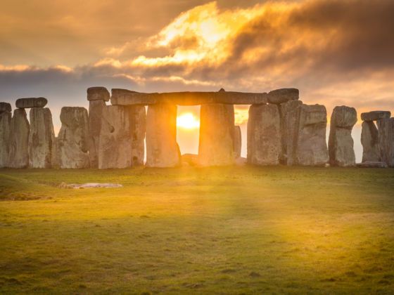 Stonehenge-during-solstice-560x420
